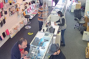 手机商店。伦敦的网络摄像头在线