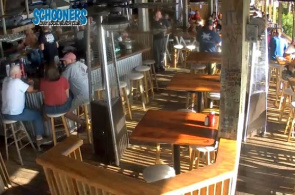 Beach Club Schooners。 Hill Bar实时