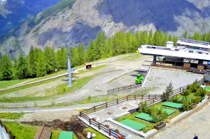 电梯和斜坡的视图。 网络摄像头 Bardonecchia