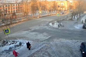 红军大街与契诃夫大街的交汇处。克孜勒 (Kyzyl) 在线网络摄像头
