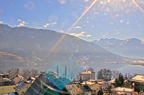 滑雪场。滨湖采尔 (Zell am See) 在线实时网络摄像头