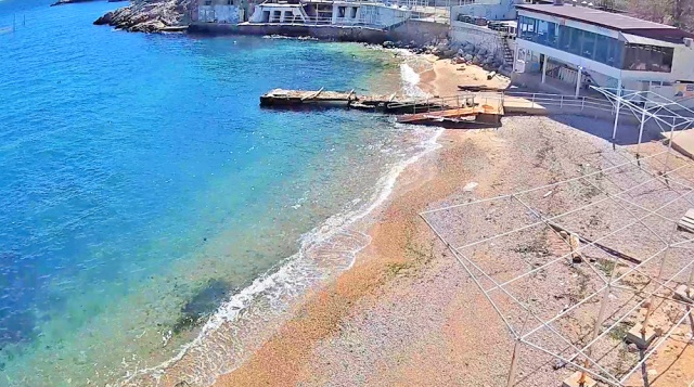 大理石海滩。 网络摄像头巴拉克拉瓦